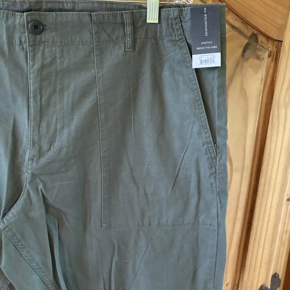 Men’s No Boundaries Stretch Above The Knee green chino shorts size 46 - NWT - Picture 3 of 9